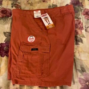 WRANGLER men’s cargo shorts.